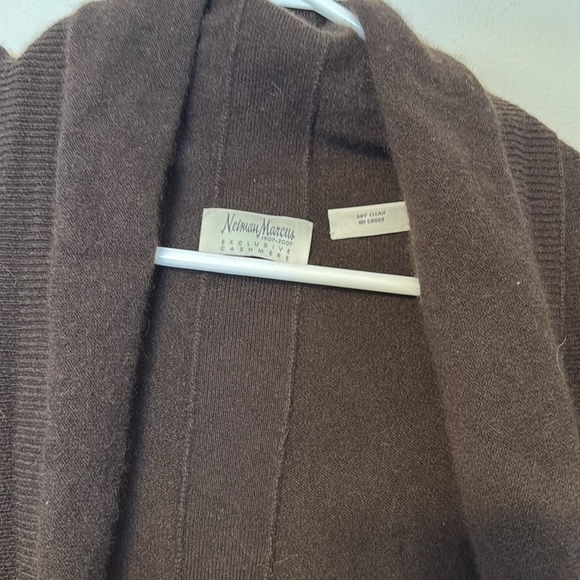 Neiman Marcus cashmere drape sweater, chocolate brown, one size - Picture 5 of 7